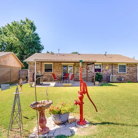 Cozy Oklahoma Retreat With Covered Patio And Gas Grill